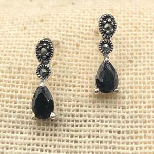 Sterling silver 925 black stone/crystal elegant dainty earrings.
